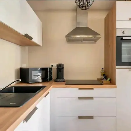 Le Nature Centre 2 *